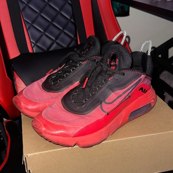 NIKE AIR MAX 2090 BRED - SIZE 10 - MODERATELY WORN - Picture 1 of 5